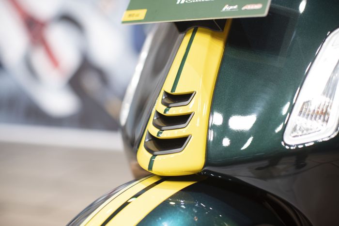 Vespa Racing Sixties dari model Vespa Sprint 150.