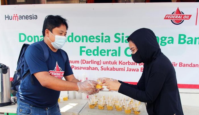 Bersama Dompet Dhuafa, Federal Oil salurkan bantuan bagi para korban banjir bandang di kawasan Sukabumi, Jawa Barat.