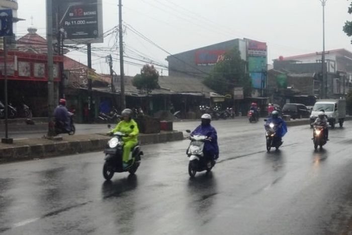 Ilustrasi jalanan licin karena hujan