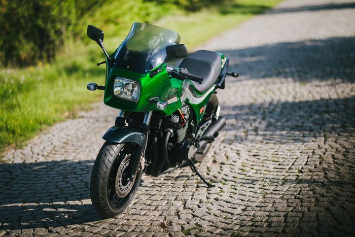 Ubahan Kawasaki GPZ750 ini fokus di handling