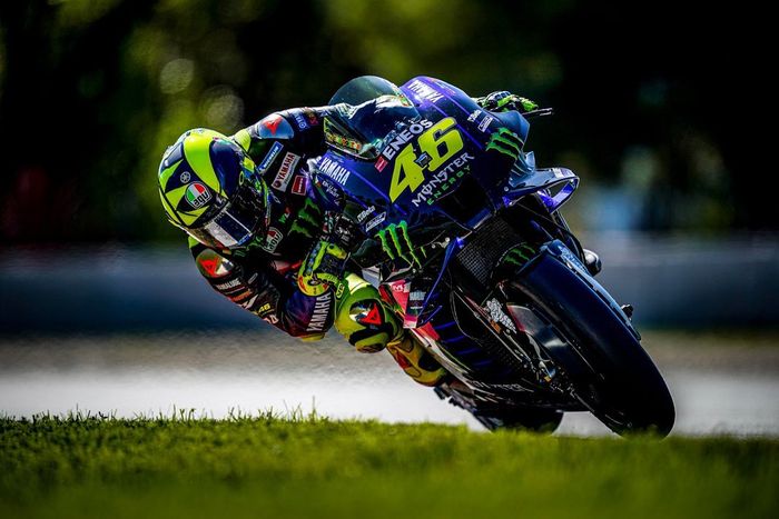 Valentino Rossi resmi bela tim Petronas Yamaha SRT di MotoGP 2021.