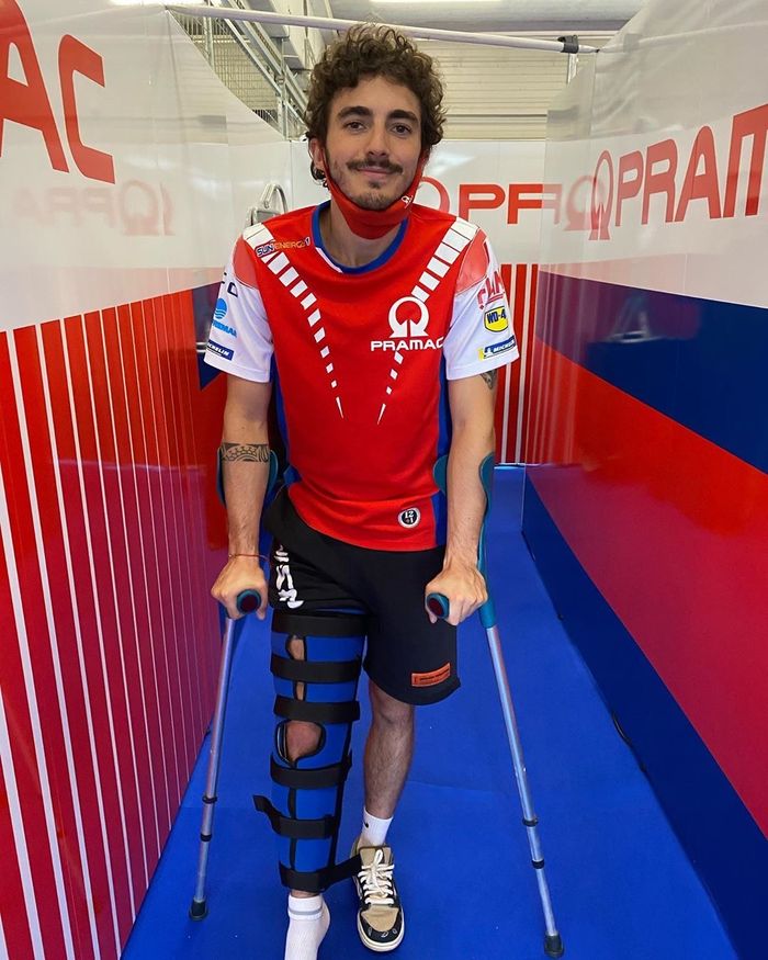 Francesco Bagnaia patah tulang tibia kanan di FP1 MotoGP Ceko 2020
