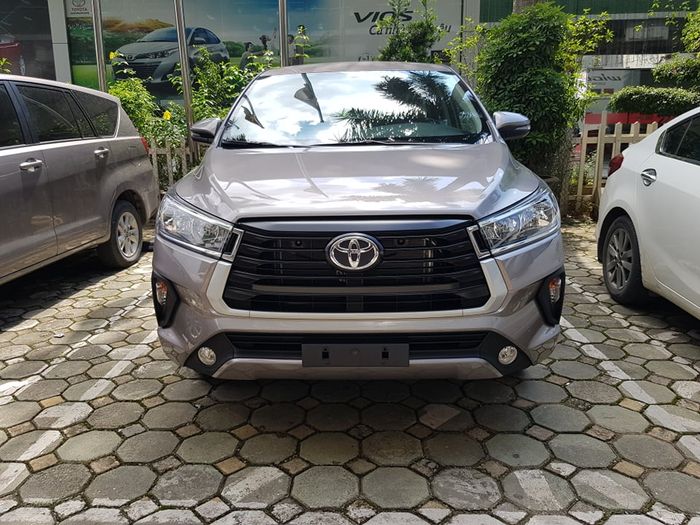 Toyota Kijang Innova facelift model year 2021 yang muncul di salah satu dealer di Vietnam.