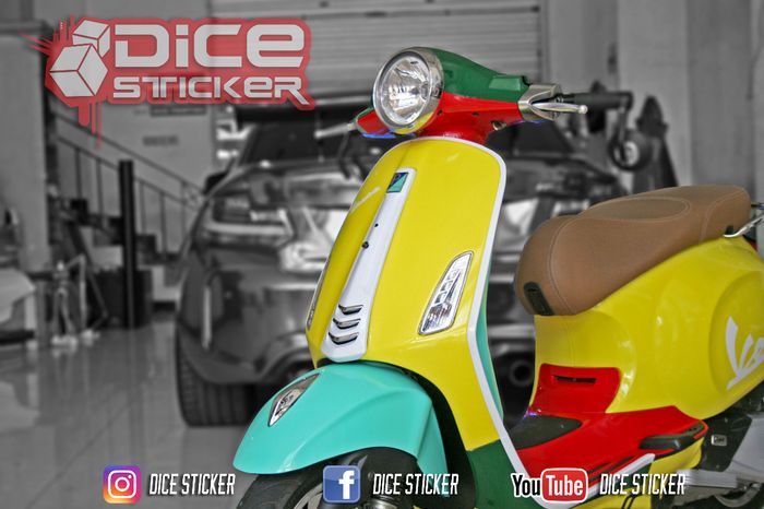 Modal Rp 3 jutaan bisa bikin Vespa Primavera biasa jadi ala Sean Wotherspoon dengan decal stiker sob!