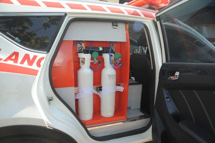Kelengkapan Tabung Oksigen di Dalam Mobil Ambulans