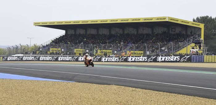Ada dua tribun yang akan dibuka pada laga MotoGP Prancis 2020, yakni di dekat garis finis dan tikungan lima.
