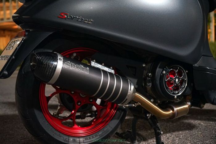 Muffler Polini jadi pilihan buat Vespa Sprint ini