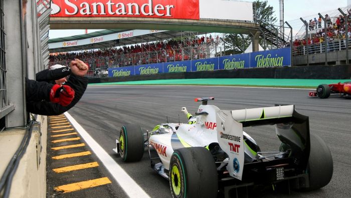 Jenson Button juara F1 2009 bersama Brawn GP, sebelumnya tim Honda Racing F1