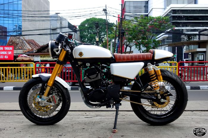 Kawasaki W175 cafe racer pakai sokbreker Ohlins, auto sporty nih! 