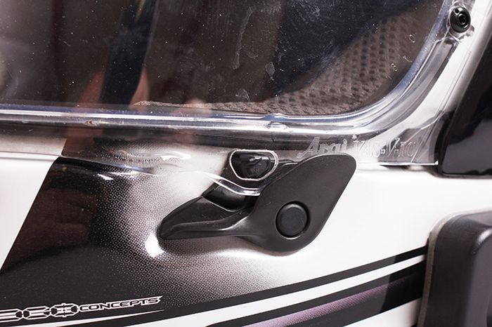 Visor lock di helm Arai Chaser X