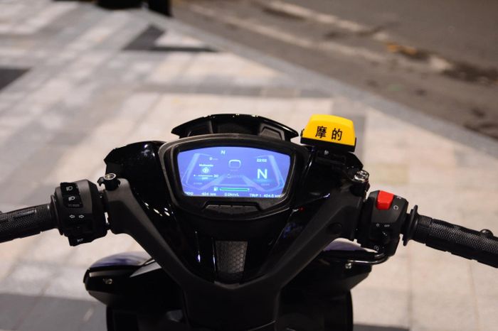 Panel instrumennya diganti dengan merek Lativo