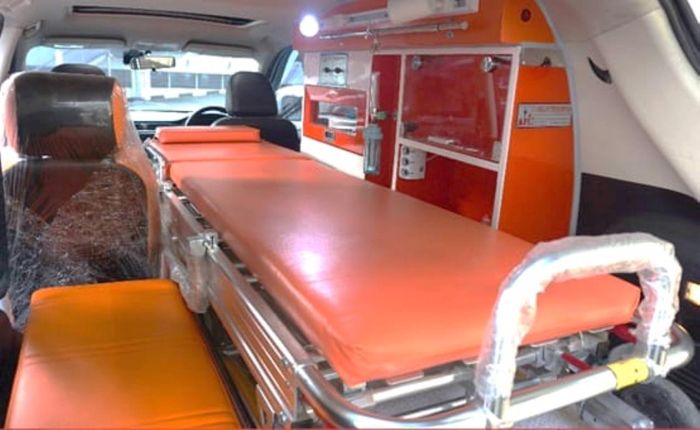 Bagian dalam DFSk Glory 580 ambulans