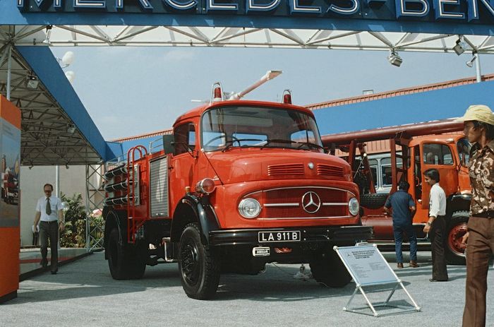 Kendaraan pemadam kebakaran milik Mercedes-Benz