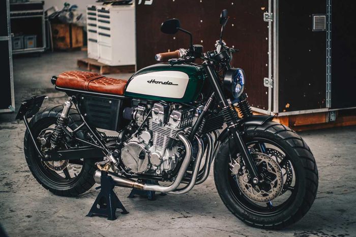 Honda CB750 ini dibuat nyaman dan stylish