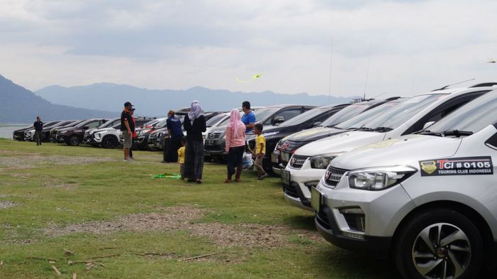 Para anggota Toruing Club Indonesia (TCI) tiba di Waduk Jatiluhur