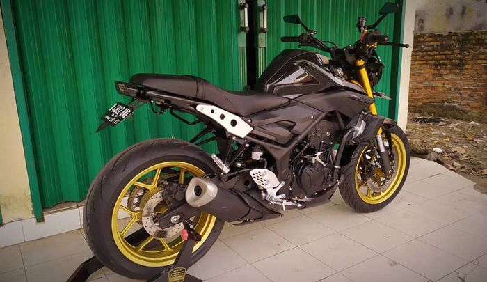 Upgrade pelek Yamaha MT-25 jadi makin gambot dan lebar, modal 2 jutaan.