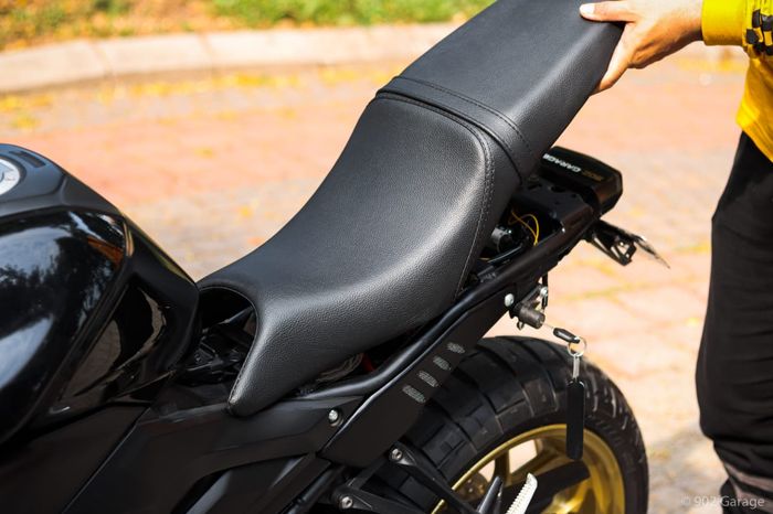 Rangka orisinil masih dipertahankan demi kekuatan, namun tetap dicustom sedemikian rupa.