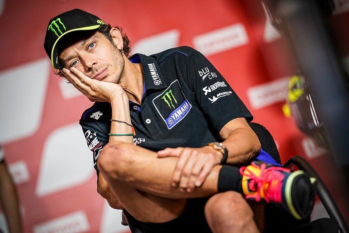 Valentino Rossi positf Covid-19 dan tidak bisa membalap pada dua seri di sirkuit Aragon MotoGP 2020.