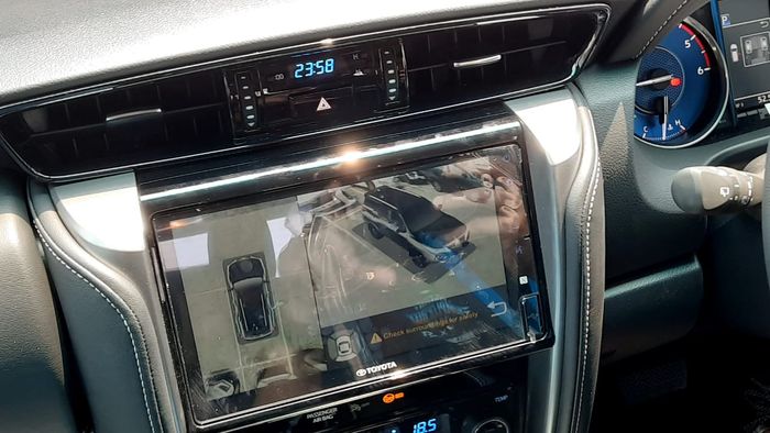 Head unit 9 inci Toyota New Fortuner