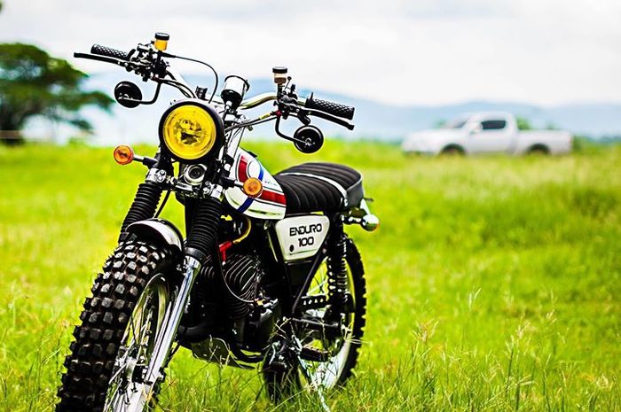 Tampilan depan Yamaha DT100X ini tetap klasik