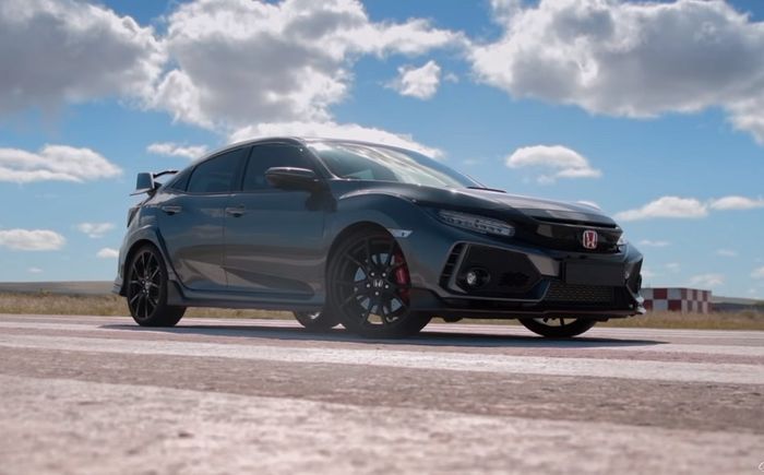 Honda Civic Type R punya tenaga maksimal 306 dk.