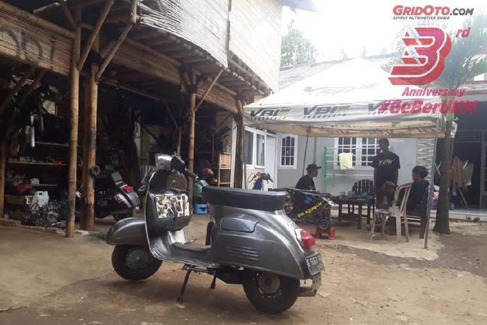 Suasana bengkel YZM Garage