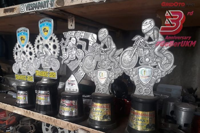 Piala lomba balap drag resmi yang pernah diraih YZM Garage