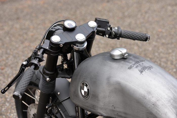 Tampilan kokpit BMW R100 cafe racer ini