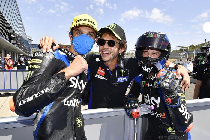 Luca Marini merasa senang bisa balapan di MotoGP 2021 bersama Rossi. 