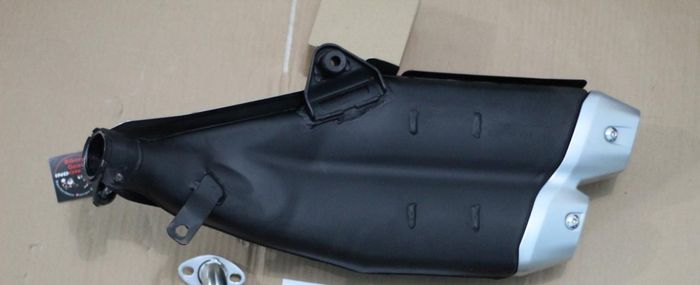 Ada penyesuaian di bagian dudukan baut, biar pemasangan tidak butuh breket tambahan.