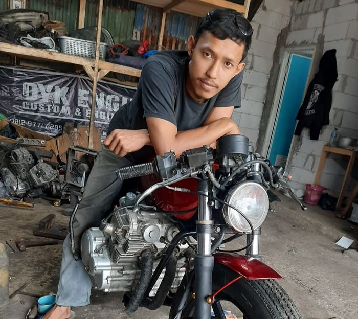 Doyok, selaku Owner DYK Engine, bengkel spesialis custom mesin motor asal Sukabumi, Jawa Barat