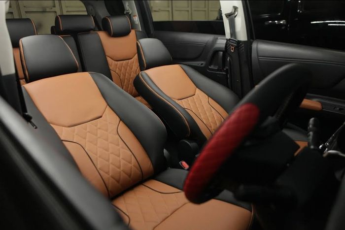 Modifikasi interior dengan merubah kulit, warna, dan desain jok mobil