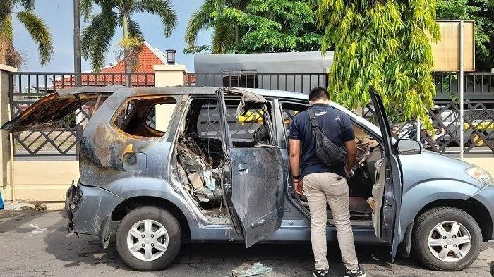 Penampakan mobil Daihatsu Xenia bernomor polisi AD-1526-EA usai dilakukan olah forensik di Polres Sukoharjo, Rabu (21/10/2020). 