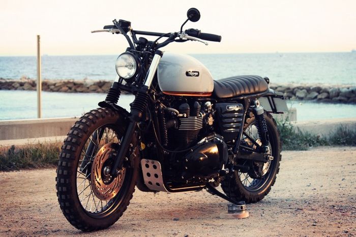 Triumph Bonneville T100 scrambler yang menawan