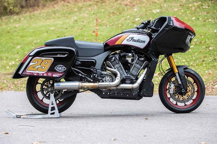 moge rakitan Indian Motorcycle yang digunakan balapan di King of the Baggers.