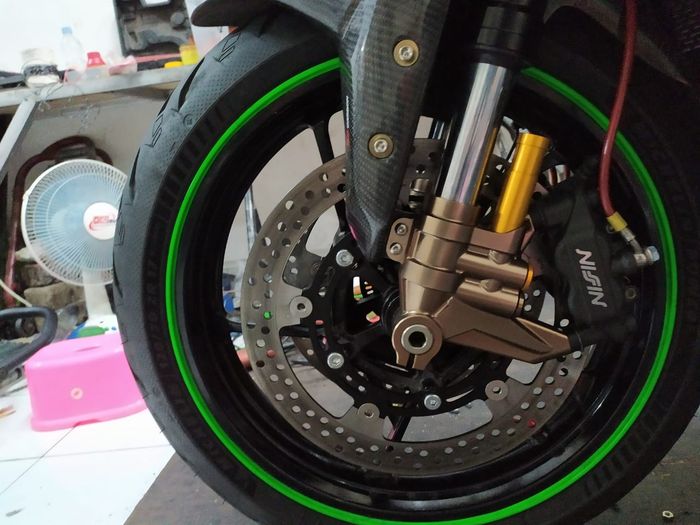 Dobel cakram di Kawasaki Ninja ZX-25R