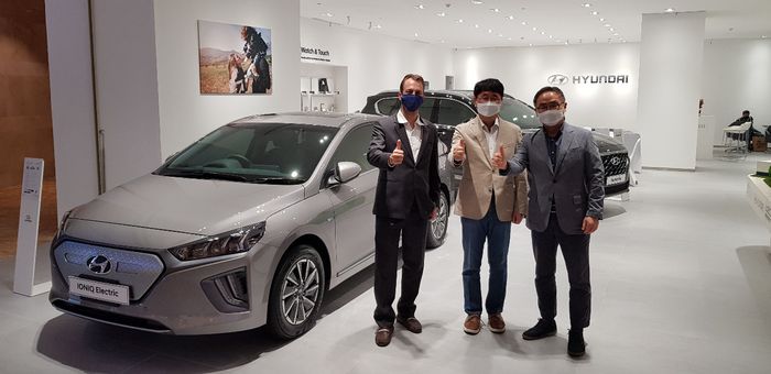Terdapat 3 display di Hyundai City Store, termasuk Ioniq Electric