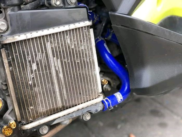 Radiator motor matic tanpa cover pelindung, rentan rusak dan bikin mesin overheat