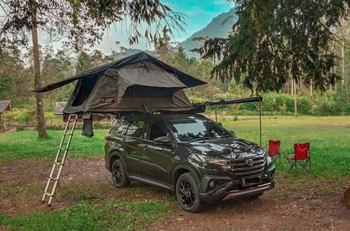 Rooftop tent besutan Rangaroo Motoshop terpasang di Toyota Rush.