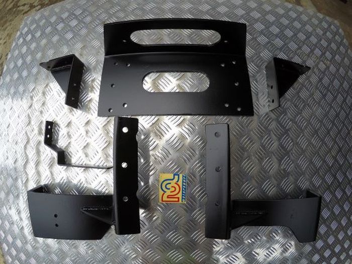 Dudukan winch terdiri dari beberapa bagian 