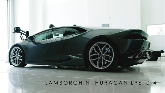 Mobil kamera (camera car) berbasis Lamborghini Huracan berjuluk 'Huracam'. Diklaim sebagai camera car tercepat di dunia.