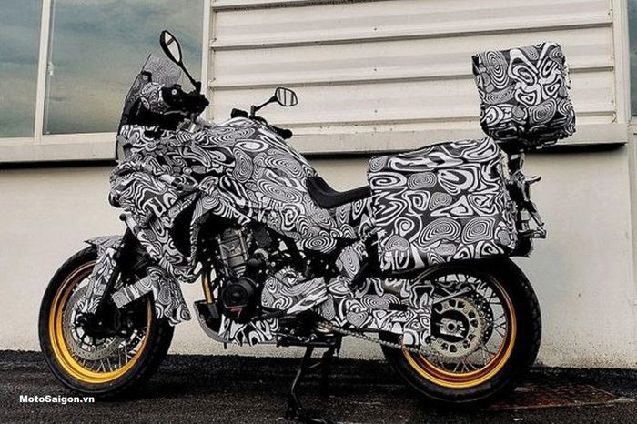 MT800 2021 hasil pengembangan CFMoto berama KTM.