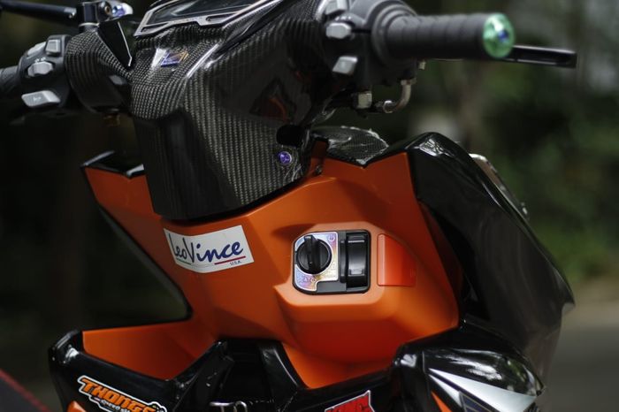 Inner deck oranye asli pakai Vario versi Vietnam.