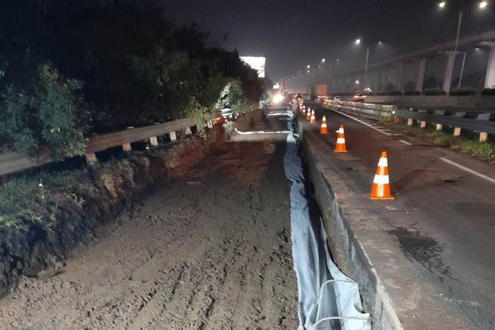 pekerjaan pemeliharaan dan rekonstruksi Jalan Tol Jagorawi kembali dilakukan.