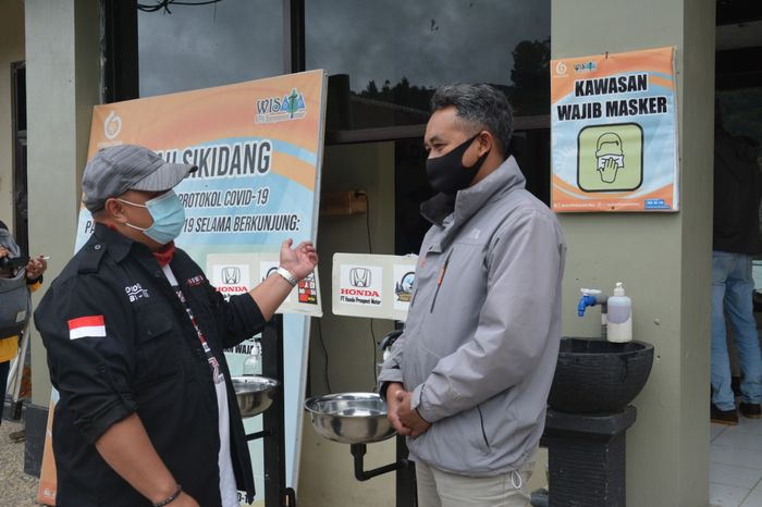 Komunitas pengguna Honda BR-V, Be One menyumbang sarana cuci tangan di kawasan wisata Dieng