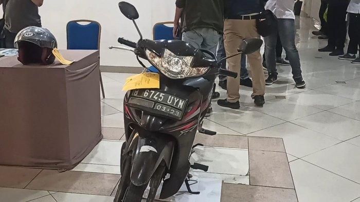 honda Revo yang digunakan untuk menjambret