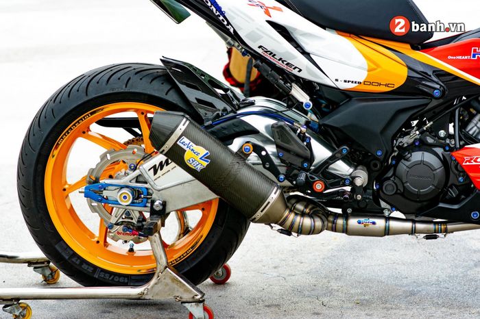 Swingarm belakang pakai punya BMW S1000RR