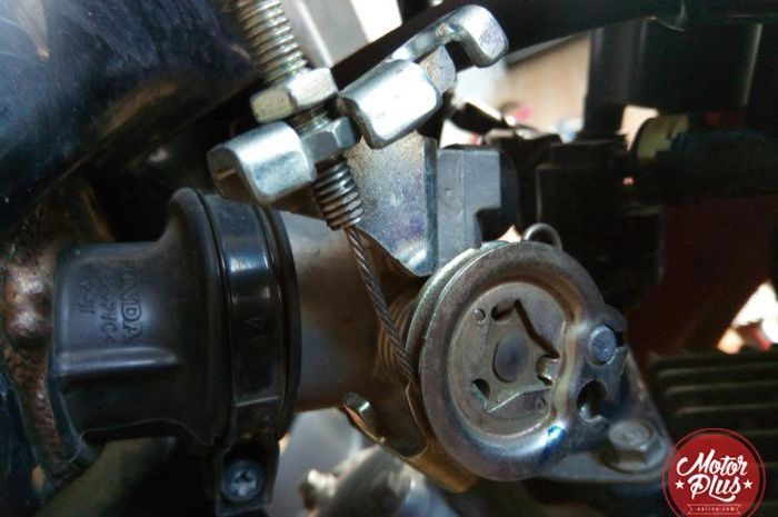Kabel gas Honda Supra X 125 FI pakai 1 kabel gas agar slongsong gas enteng