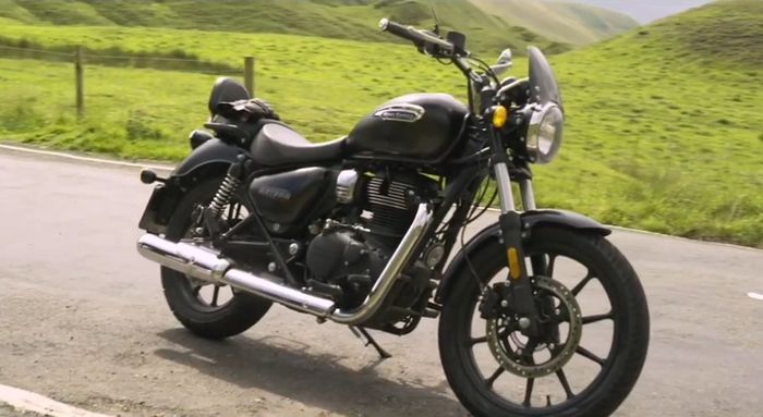 Royal Enfield Meteor 350 masih memiliki sentuhan ala motor klasik.