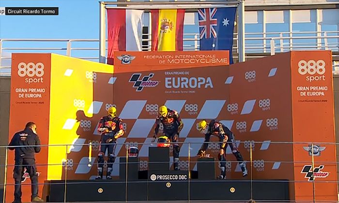 Sejarah Indonesia dicetak pembalap muda,&nbsp;Mario Suryo Aji di ajang&nbsp;Red Bull Rookies Cup di sirkuit Valencia, Spanyol (7/11). Ia sukses naik podium ke dua!